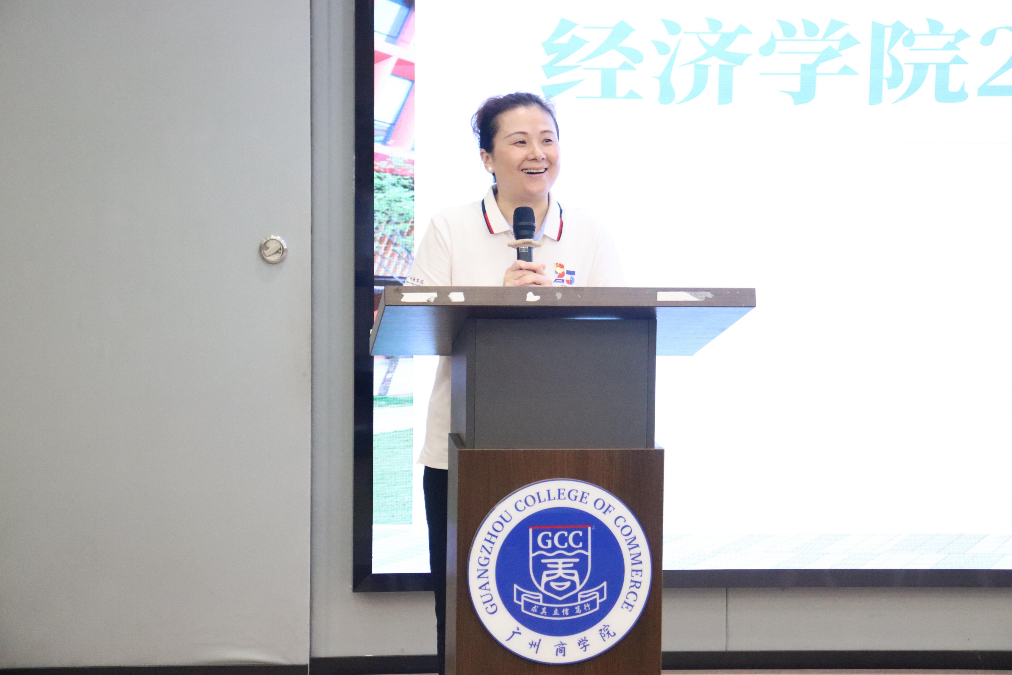 张雪梅书记发言.jpg