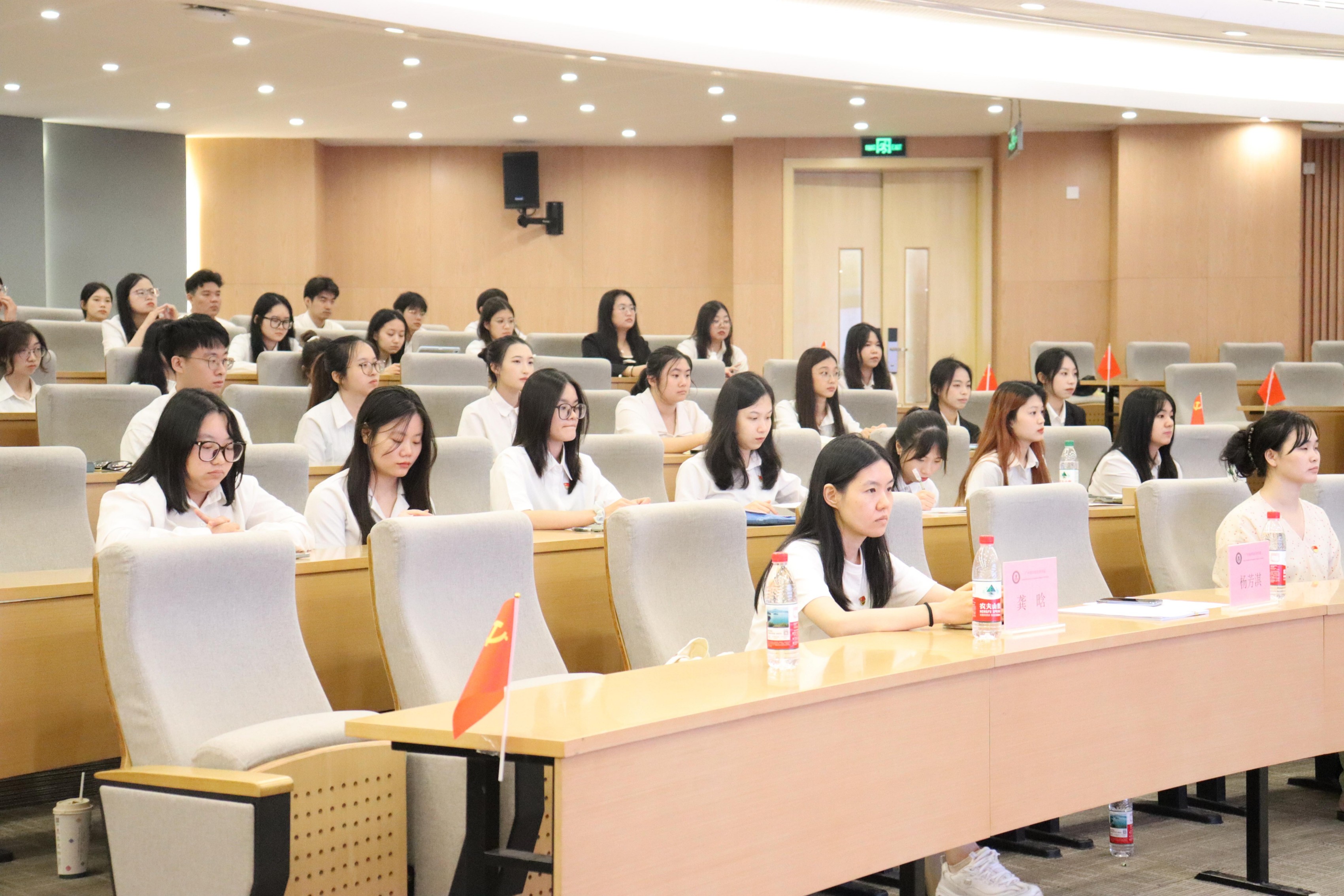 会议现场.jpg