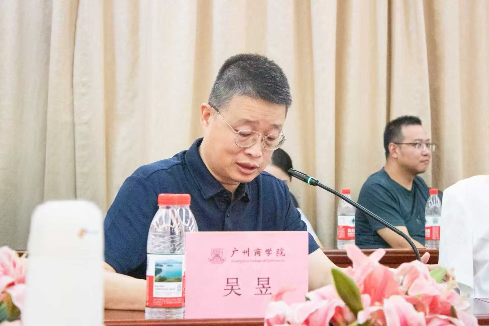 吴昱.jpg