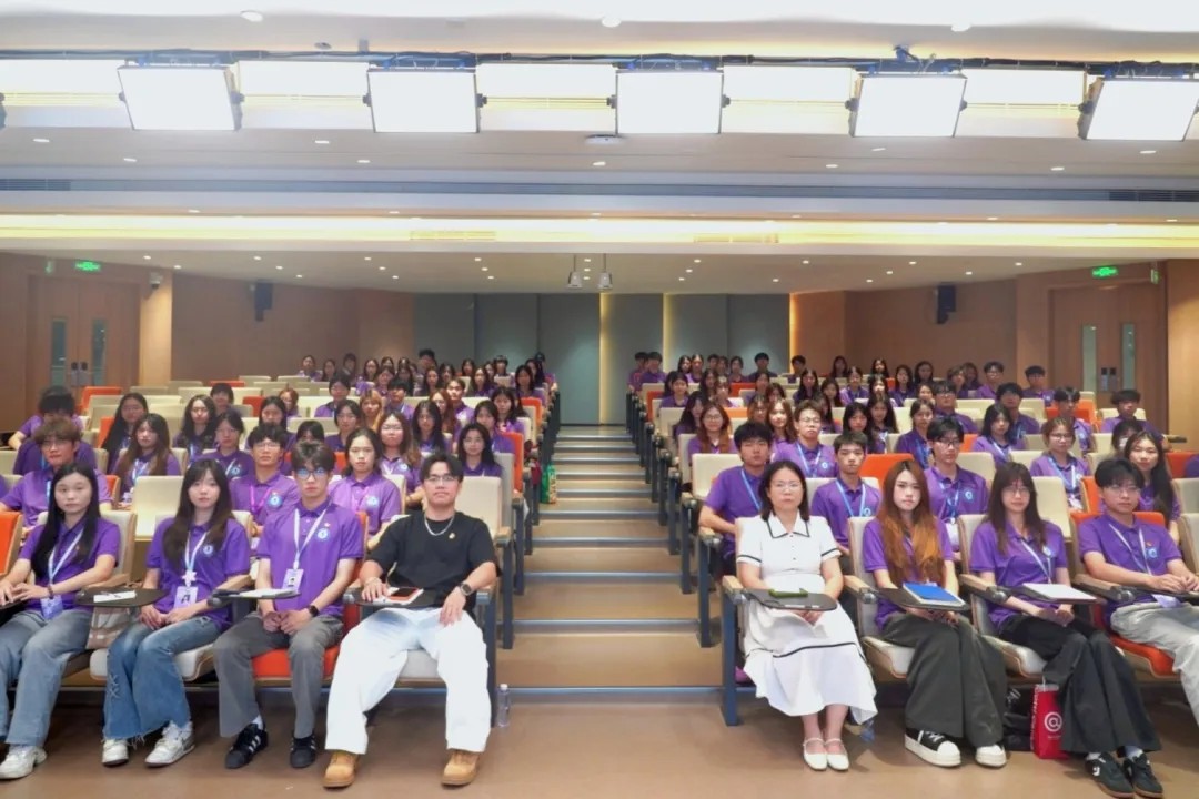 图6合影留念.jpg