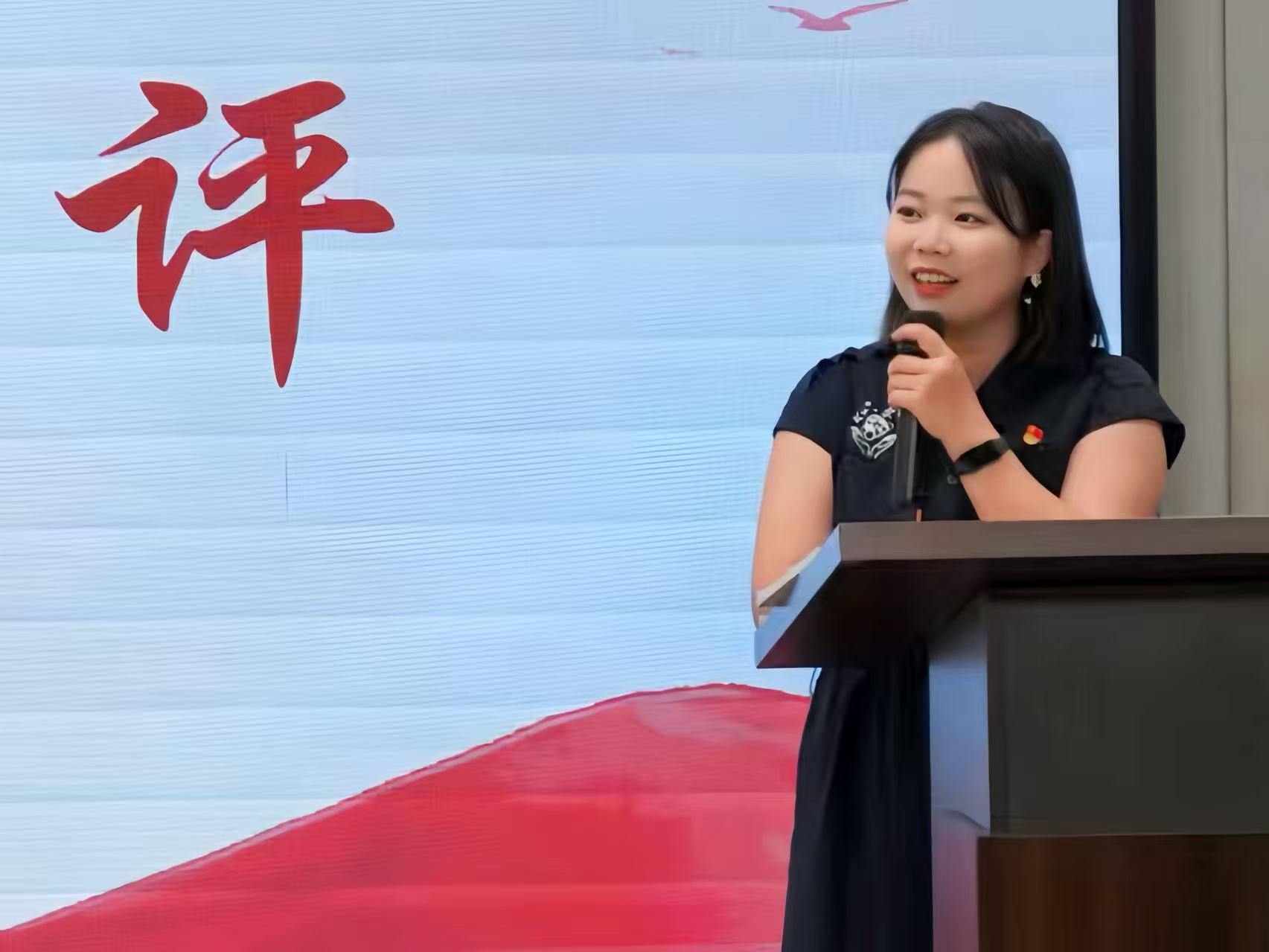 5嘉宾点评.jpg