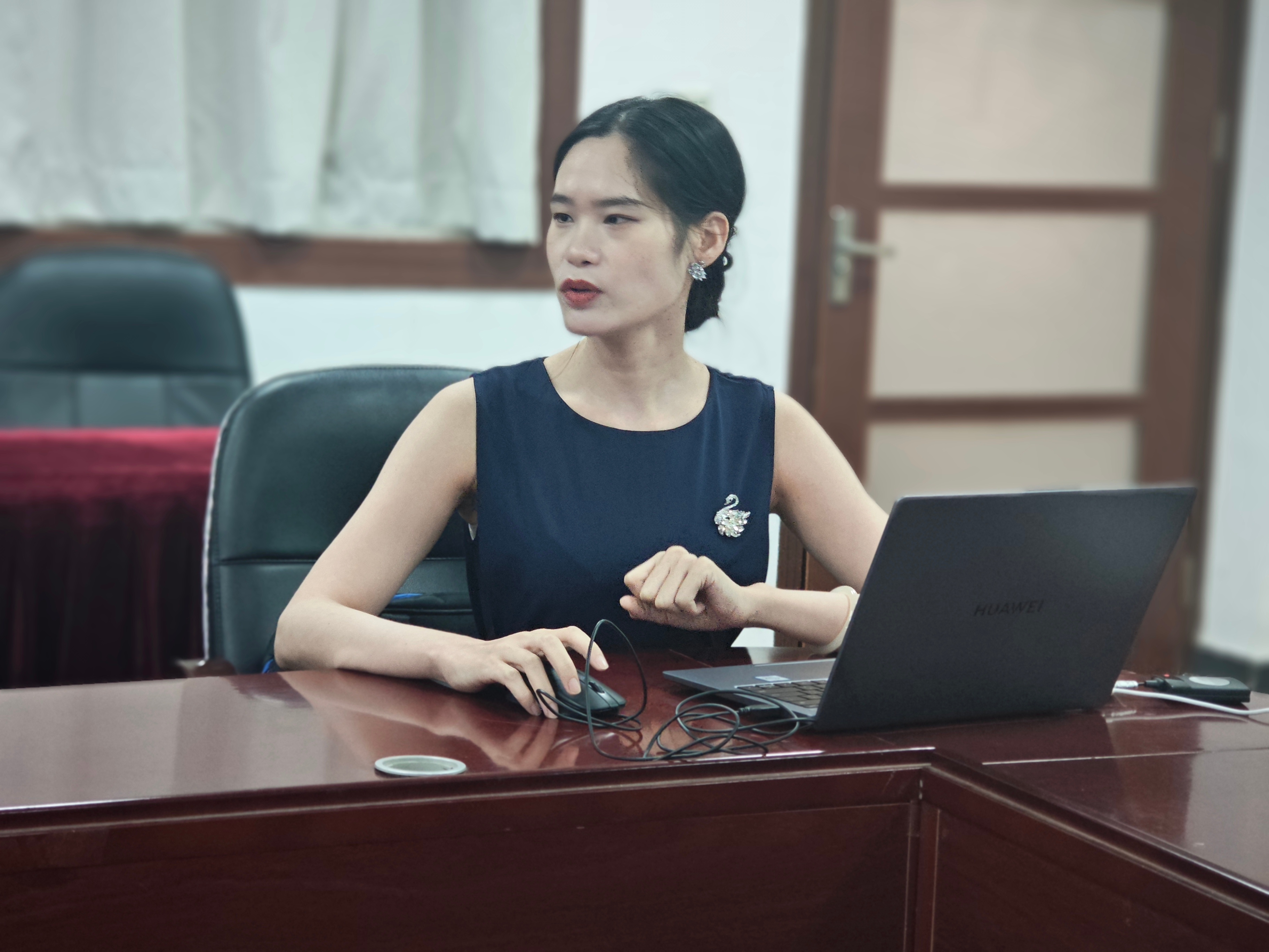 何丽梅老师主讲.jpg