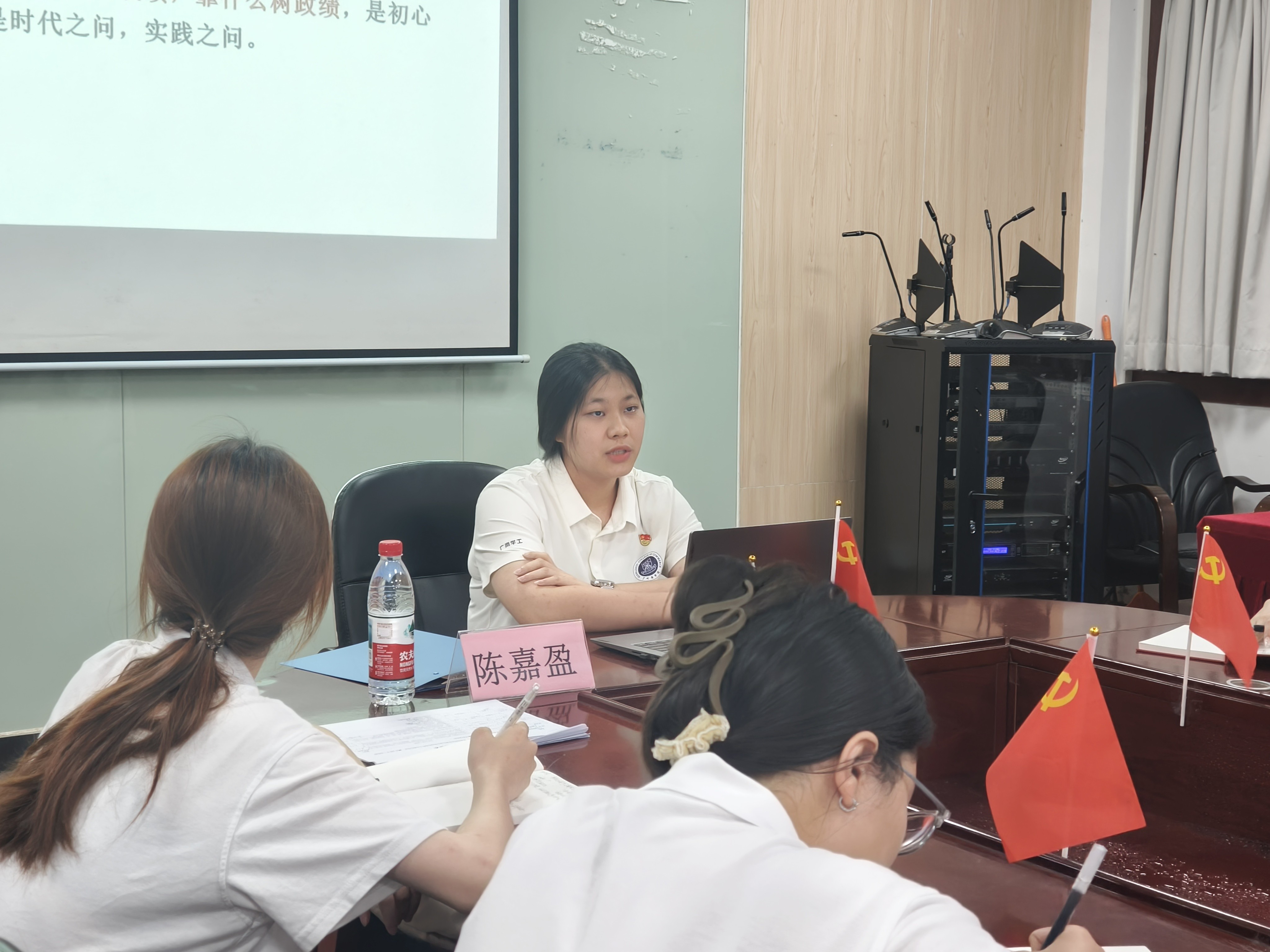 图片2老师授课.jpg