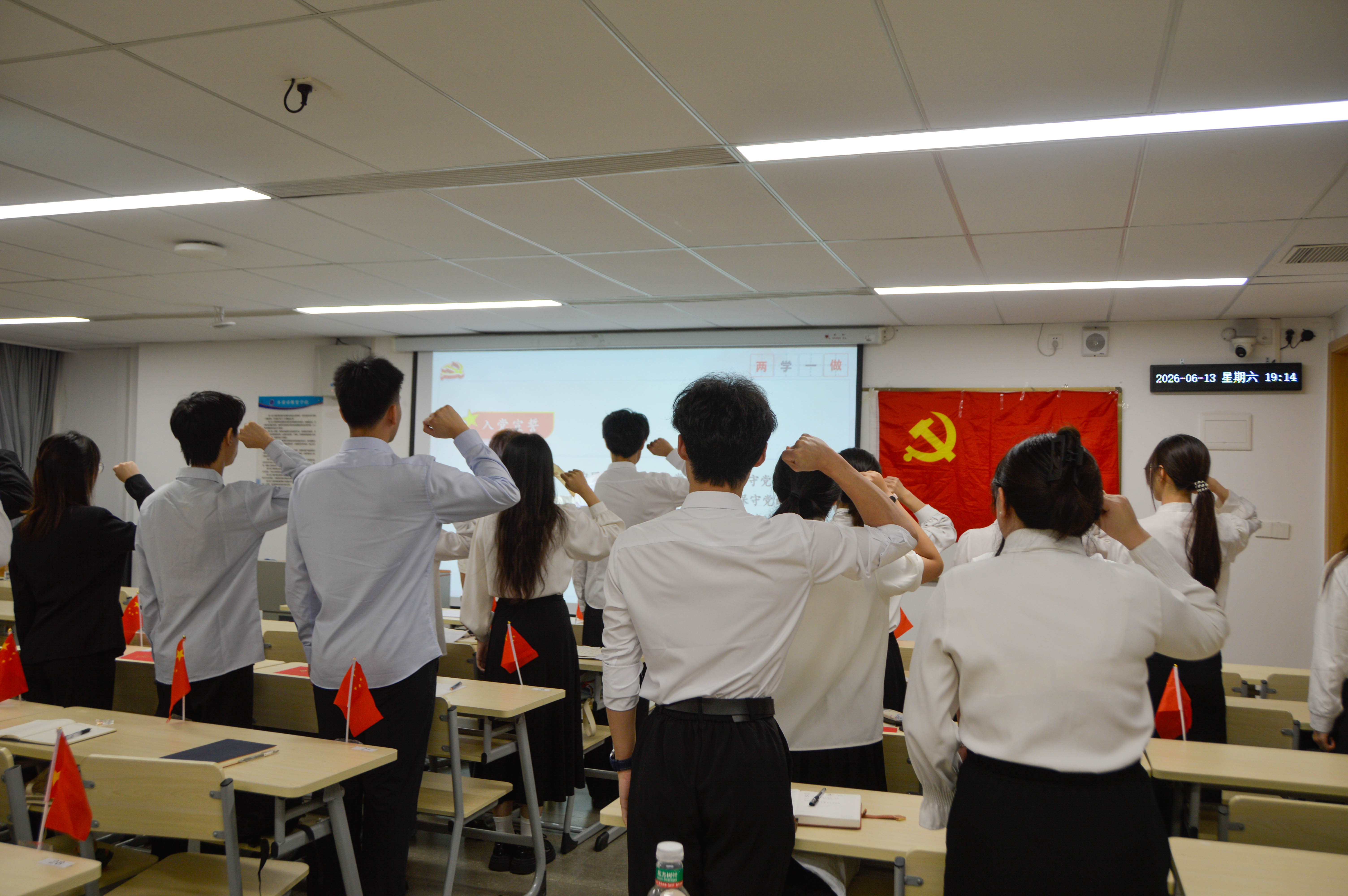 重温入党誓词.jpg