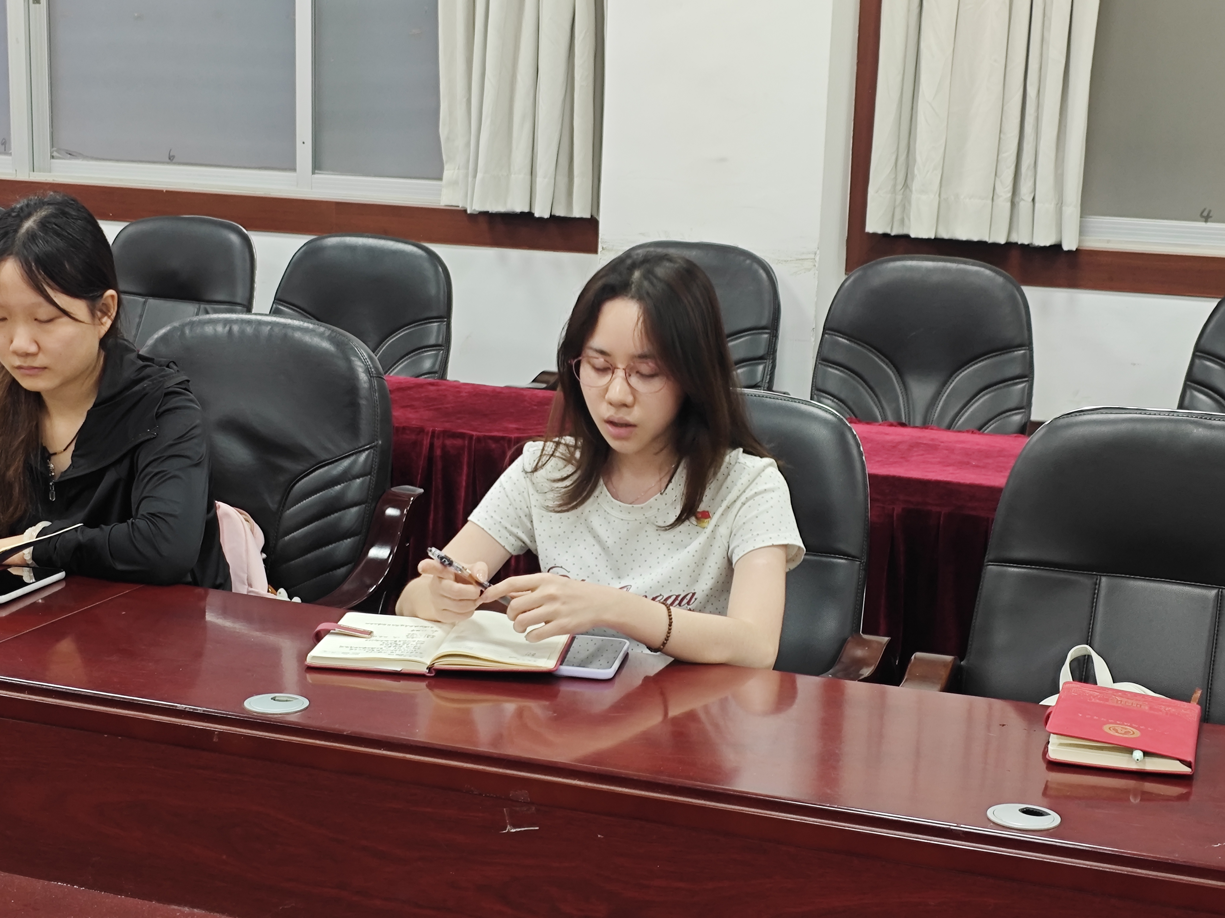 学生党员发言.jpg