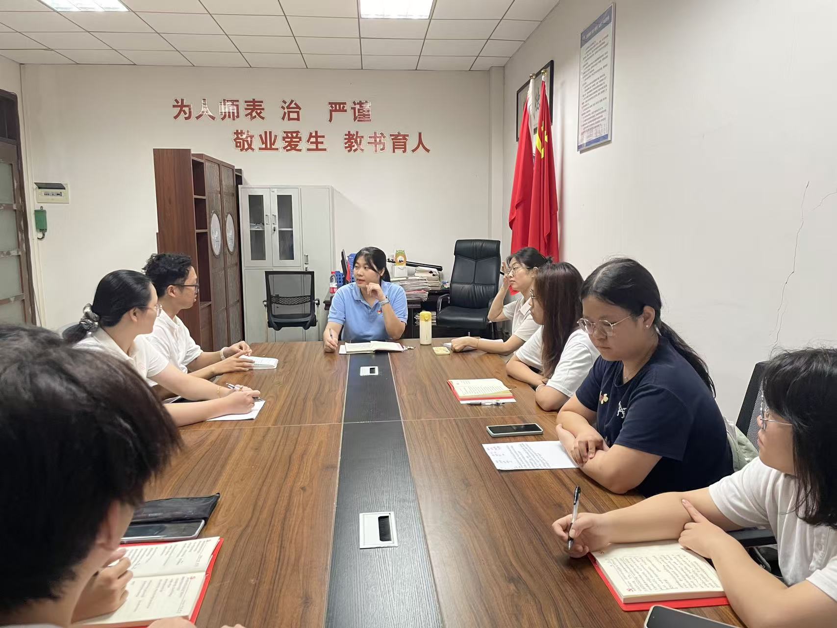 3.研讨会交流.jpg