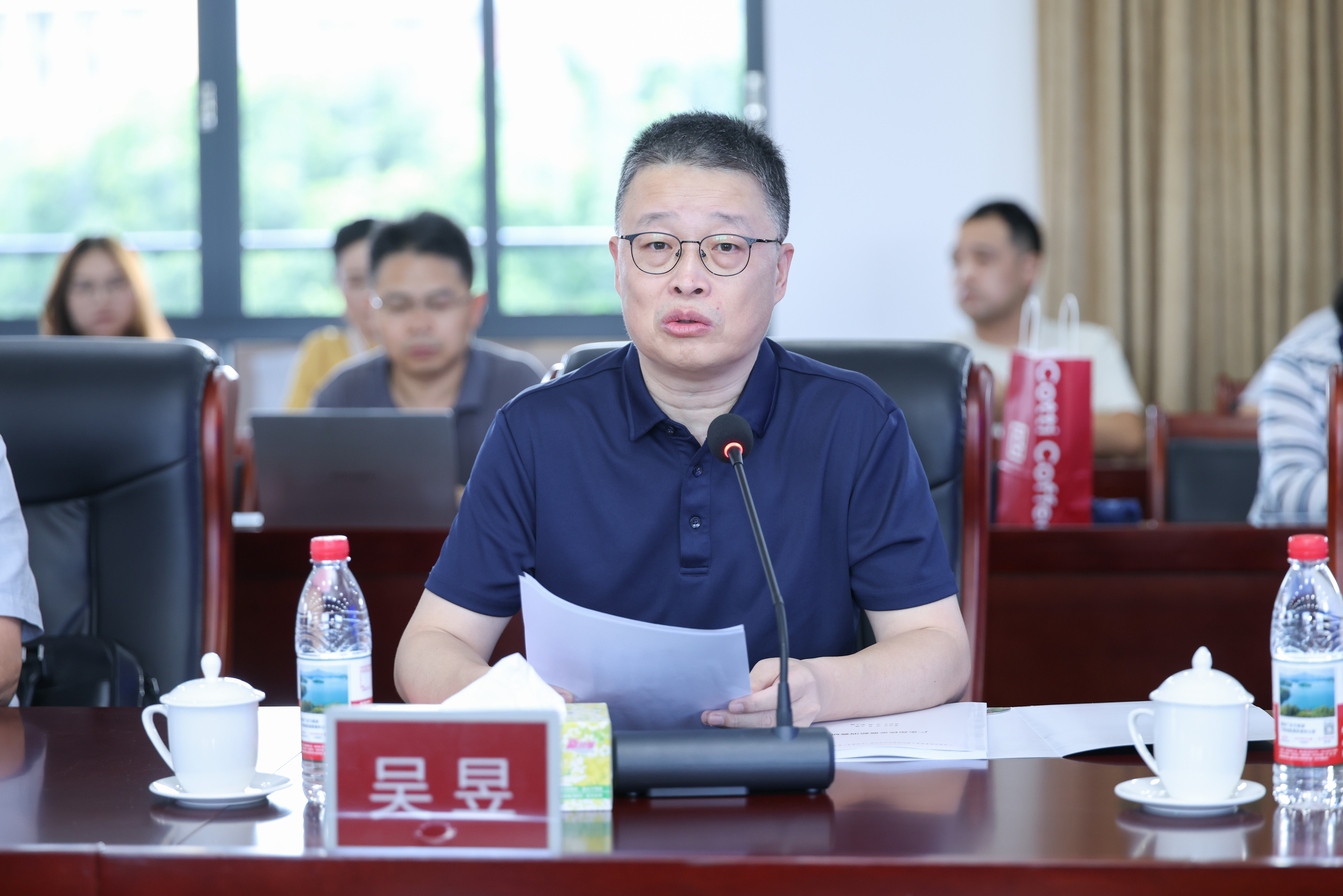 吴昱主持开幕式.jpg